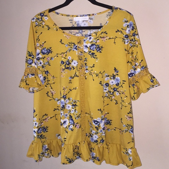 eden & ohh Tops - Floral ruffle sleeves mustard top size XL